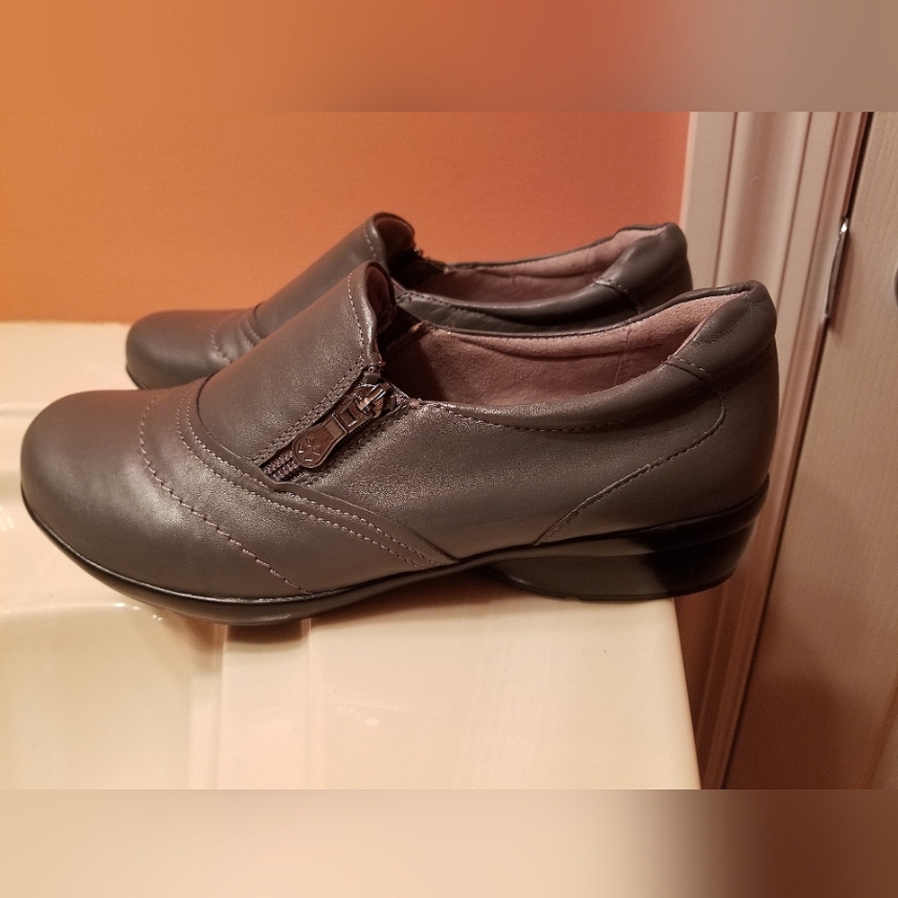 Naturalizer Women's Clarissa Leather Loafers US Size 8.5 WW Gray Color